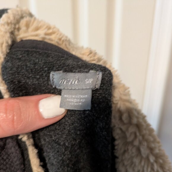 Aerie dark gray sweatshirt with fuzzy hood - Picture 4 of 5